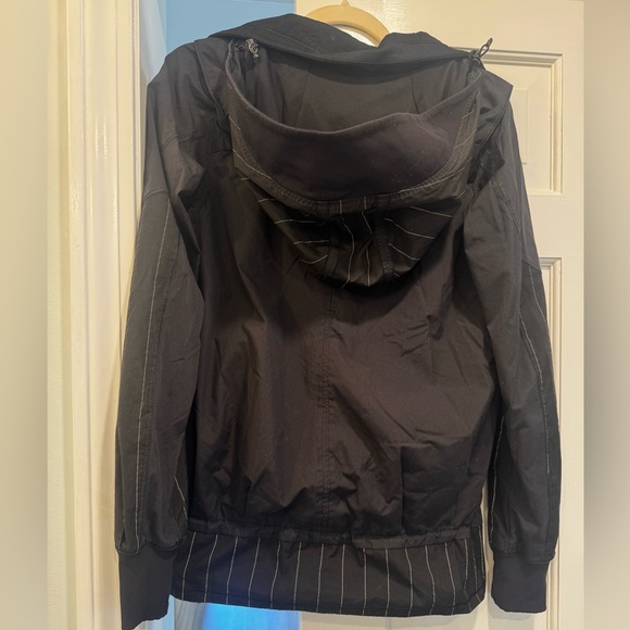 lululemon Reflective Running Jacket for Spring - Picture 3 of 4